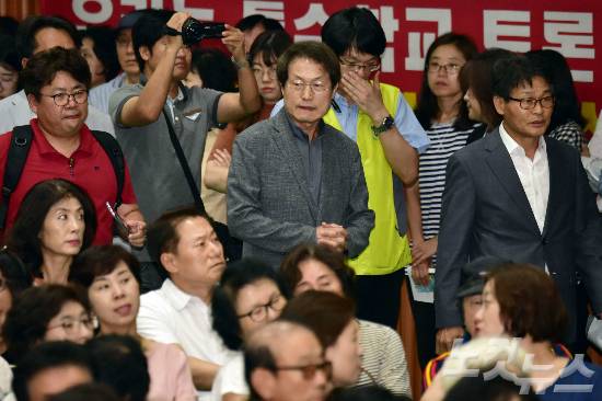 5일 오후 서울 강서구 탑산초등학교에서 열린 강서지역 특수학교 설립 교육감-주민토론회에 조희연 서울시 교육감이 참석하고 있다. (사진=윤창원 기자)