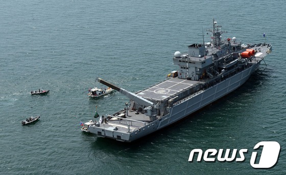 해군 제5성분전단 구조함 통영함(3,500톤급). (해군 제공) 2015.6.24/뉴스1 © News1 조희연 기자