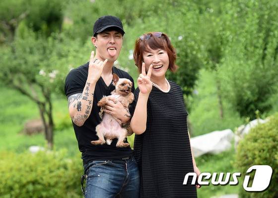 이혁 모자가 즐거운 표정으로 마무리 포즈를 취하고 있다.© News1스포츠/ 권현진 기자