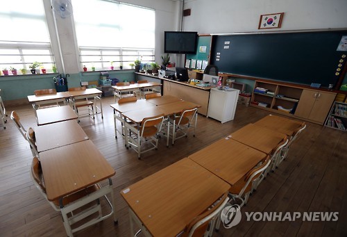 텅빈 초등학교 교실 (연합뉴스 자료사진)