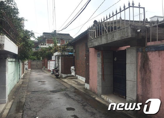 집주인 리모델링 임대 사업 수요가 많은 곳으로 조사된 서울 성북구 정릉동 단독주택 지역.  / © News1