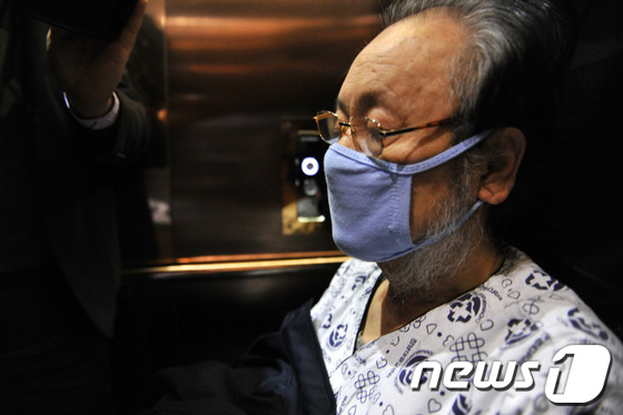 교도소 수감자로부터 폭행을 당해 병원 중환자실에 입원 중인 홍복학원 설립자 이홍하(76)씨가 구속집행정지 기간을 연장해달라고 법원에 요청했다. 사진은 이홍하씨. /뉴스1 /  © News1