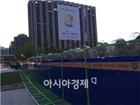 ▲지난 4월 세월호 범국민 추모대회가 열린 광화문 광장에서 대기중인 전경들(사진=원다라 기자)