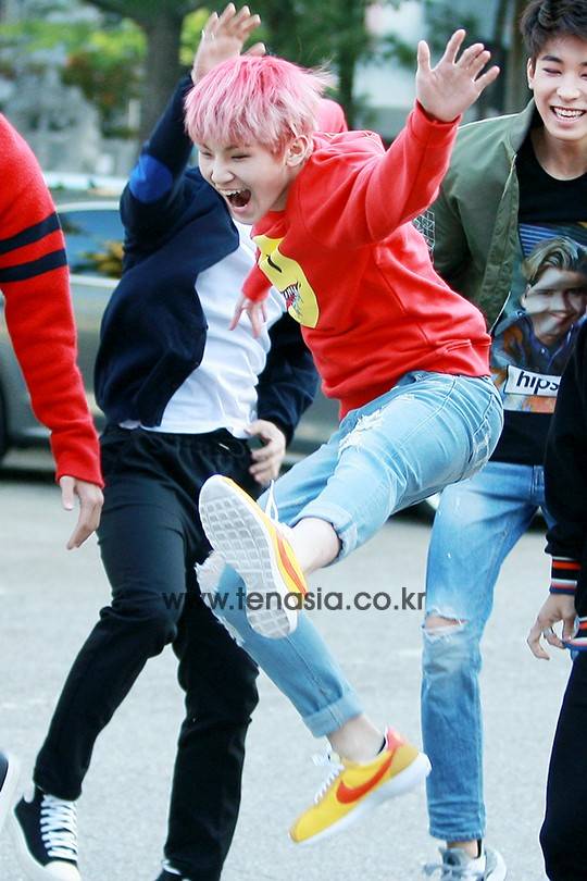 그룹 세븐틴(준,도겸,디노,디에잇,민규,버논,승관,에스쿱스,우지,원우,정한,조슈아,호시) 멤버 우지가 18일 오전 서울 여의도동 KBS신관에서 열린 ‘뮤직뱅크’ 리허설에 참석하고 있다.