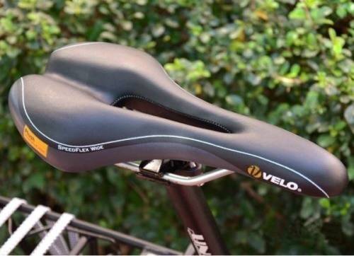 최강의 가성비로 ‘국민안장’으로 불리는 벨로의 안장은 두툼하고 푹신한 패드로 라이더의 엉덩이를 편안하게 받쳐준다.