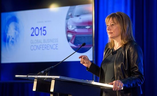 GM 메리 바라 CEO가 주주 대상 컨퍼런스에서 GM의 미래기술 정책에 대해 설명하고 있다(사진=한국GM)