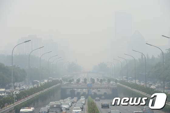 중국 베이징이 스모그로 뒤덮혀있다. ©AFP=뉴스1