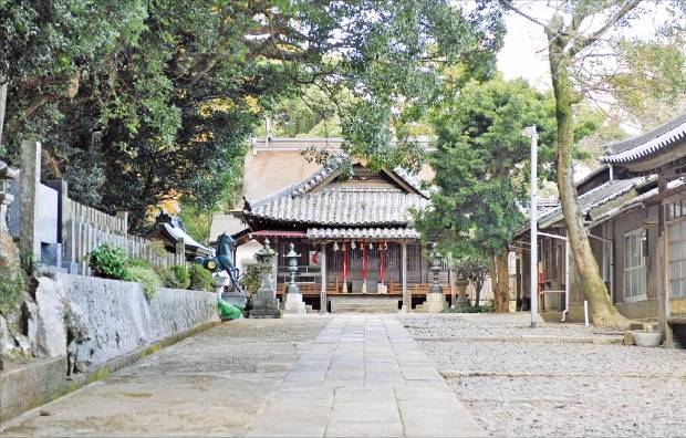 최익현은 을사조약 후 의병장으로 활동하다 일본에 붙잡혀 갔고 대마도에서 유배생활을 하다 단식 끝에 세상을 떠났다.