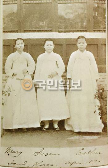 로제타가 아꼈던 조선 소녀들(1894년)로 왼쪽부터 여메레, 노수잔, 박에스더. 하희정 박사 제공