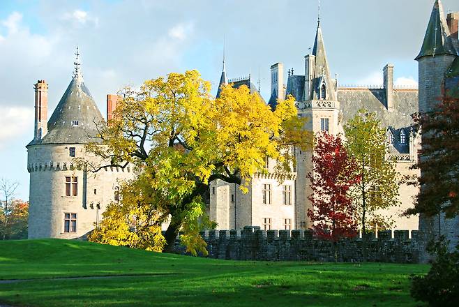 단풍과 어우러진 브레텟슈.