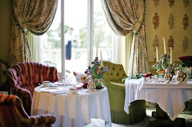 미랭보 호텔 레스토랑.