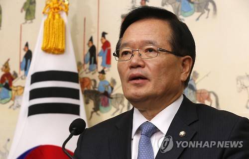 정의화 국회의장 "직권상정은 못한다" (서울=연합뉴스) 황광모 기자 = 정의화 국회의장이 21일 오후 국회에서 최근 국회 상황과 관련한 현안 기자회견을 하고 있다. 의장은 여당의 국회 선진화법 개정 움직임과 관련해 "국회 의사결정은 법테두리 내에서 해야하며 직권상정은 못한다"고 못 박았다.