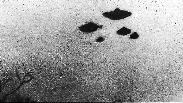 1962년 3월 4일 영국 셰필드에서 촬영했다는 이 사진은 가짜로 드러났다