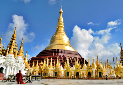미얀마의 상징이자 불교 순례자들의 성지 `쉐다곤 파고다`