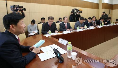 이란진출성과사업 점검회의 (세종=연합뉴스) 안정원 기자 = 우태희 산업통상자원부 제2차관이 1일 정부세종청사에서 이란진출성과사업 점검회의를 주재하고 있다.