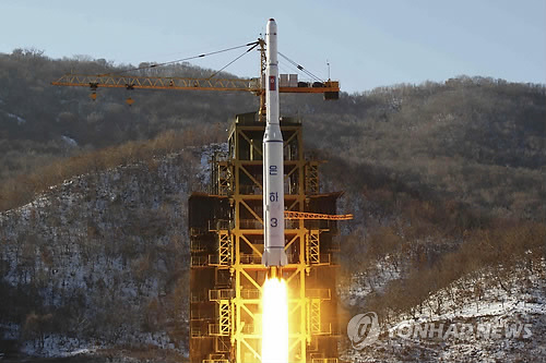북한 로켓 은하3호<< AP=연합뉴스 자료사진>>