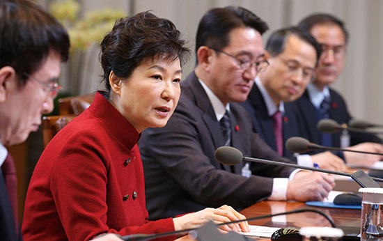 ⓒ연합뉴스 : 1월25일 청와대 수석비서관회의에서 박근혜 대통령은 누리과정 파동에 대해 ‘강공’을 예고했다.