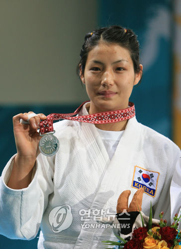 2006년 카타르 도하아시안게임 여자유도 70㎏급에서 은메달을 딴 배은혜 선수(연합뉴스 자료사진)