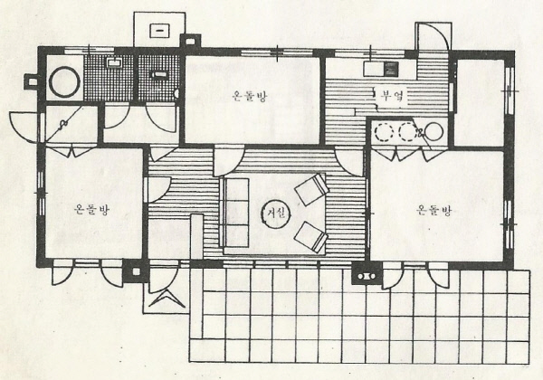 1960년대 대중적 문화주택으로 소개된 건평 20평짜리 민영주택 평면도. 안영배·김선균, <새로운 주택>, 보진재, 1965·3