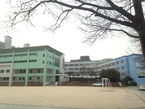 잠원동으로 이전 논의가 진행중인 서초고등학교 전경. <사진=이윤식 기자>
