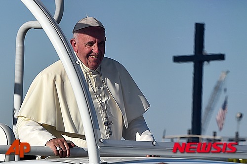 Pope Francis smiles upon arrival at the US-Mexico border in Ciudad Juarez, Mexico, Wednesday, Feb. 17, 2016. After a brief moment of prayer, Francis got back on his popemobile to head for the fairgrounds, where he celebrated his last Mass during a five-day Mexico tour. (Gabriel Bouys/Pool Photo via AP)