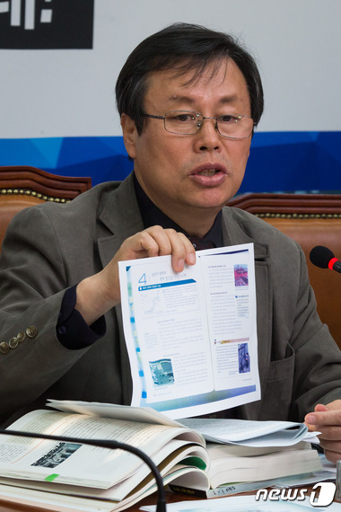 더불어민주당 도종환 의원. © News1 유승관 기자
