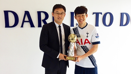 손흥민이 스포츠 전문지 타이탄 스포츠가 선정하는 2015 아시아 최우수 축구 선수상을 수상했다./사진=토트넘 홈페이지