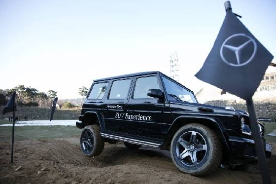 메르세데스-벤츠 G클래스가 진흙길을 달리고 있다./사진제공=메르세데스-벤츠코리아