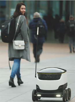 올 4월 영국 런던 거리를 주행할 ‘배달로봇’. ⓒ AP 연합