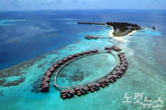 스피드보트 35분 소요되는 코코 보두히티는 최고의 수중 환경과 전 객실 넓은 객실과 수영장으로 많은 인기를 받고 있는 리조트다. (사진=코코보두히티 제공)