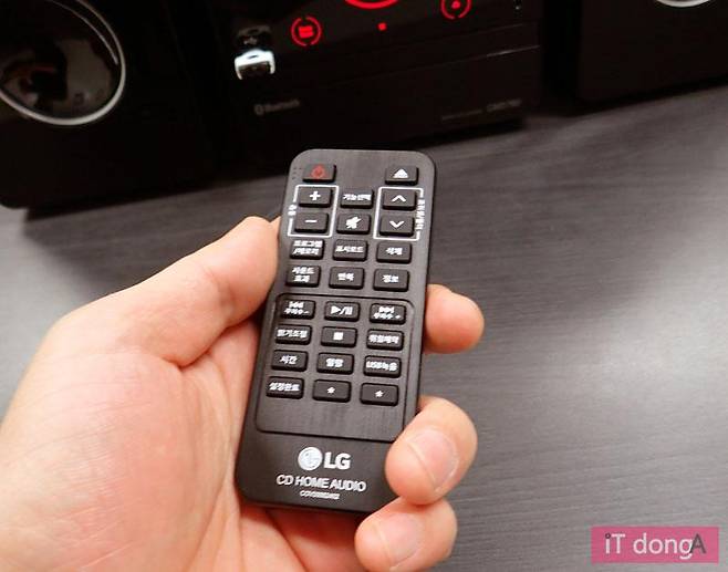 리모컨으로 모든 조작이 가능하다