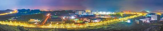 밤에 본 빅데이터산업단지 전경. 중국에 인터넷이 보편화되면서 구이양(貴陽)은 베이징, 선전 등에 이은 새로운 IT 도시로 급부상하고 있다.