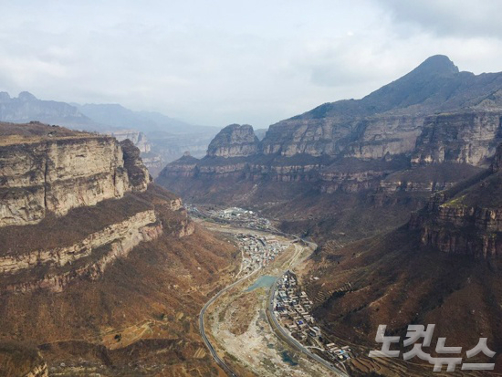 중국의 그랜드 캐년이라 불리는 태항산 대협곡은 대륙의 융기와 풍화작용으로 만들어진 장엄한 풍경으로 유명하다. (사진=보물섬투어 제공)
