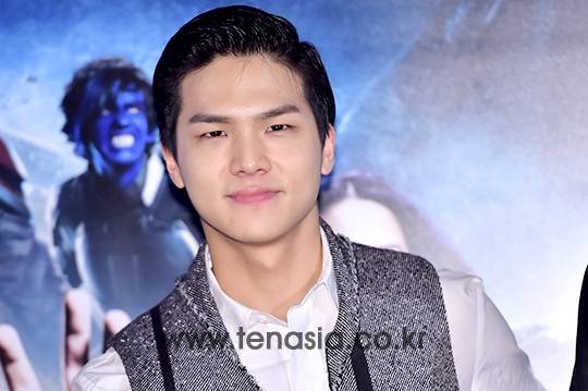 그룹 틴탑 캡이 23일 오후 서울 성동구 행당동 왕십리 CGV에서 열린 영화 ‘엑스맨: 아포칼립스’ 홍보대사 포토월 행사에 참석하고 있다.
