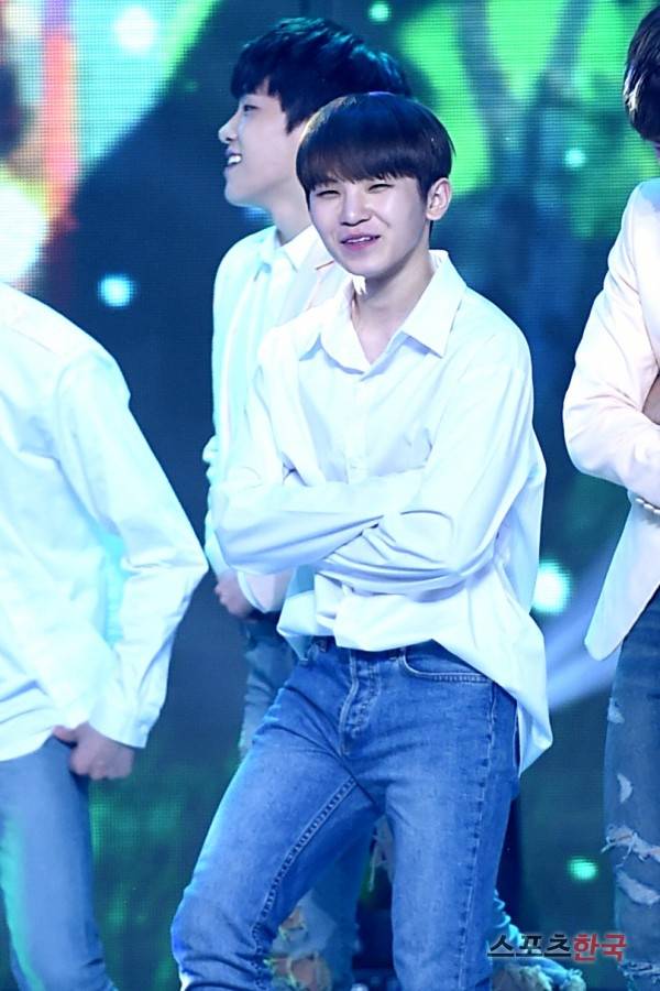 '쇼 챔피언' 무대에 오르는 세븐틴 우지. 사진=장동규 기자 jk31@hankooki.com