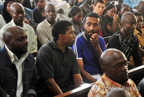 재판을 받고 있는 2010년 우간다 테러 용의자 [AFP=연합뉴스]