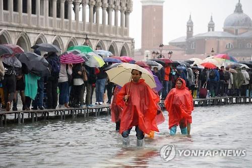2015년 10월 해수면 상승으로 범람한 베네치아 [EPA=연합뉴스 자료사진]