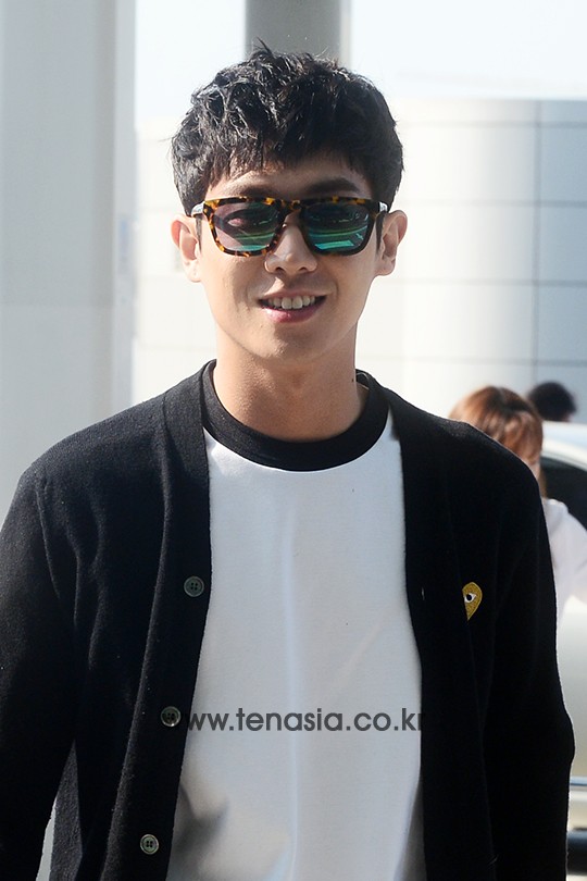 배우 이준이 3일 오전 대만 팬미팅 참석 차 인천국제공항을 통해 출국하고 있다.