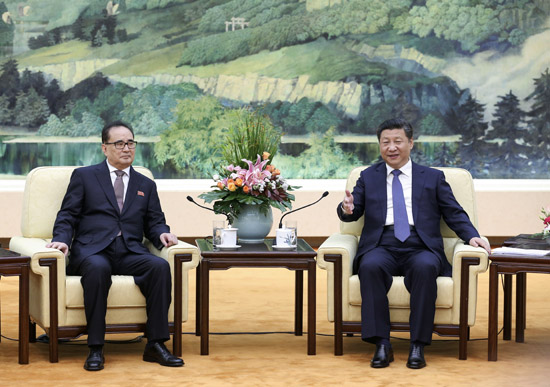 ⓒXinhua : 시진핑 중국 국가주석(오른쪽)이 6월1일 리수용 북한 노동당 중앙위원회 부위원장(왼쪽)과 면담했다.