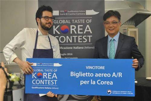 우승을 차지한 파브리지오 페라리