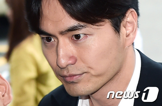 ‘성폭행 혐의’로 피소된 배우 이진욱 고소 대리인이 사임했다. © News1star/ 권현진 기자
