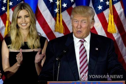 미국 공화당의 사실상 대선후보인 도널드 트럼프와 장녀 이방카 <AP=연합뉴스 자료사진>