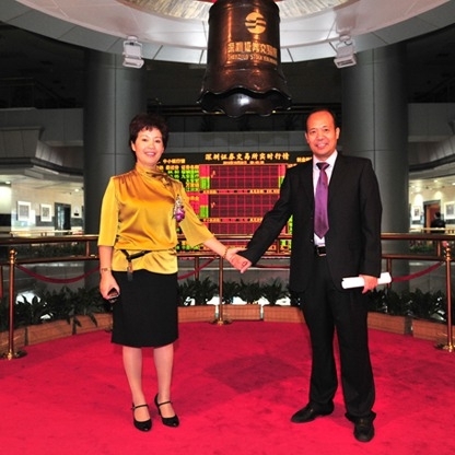 화처미디어를 이끄는 자오이팡(왼쪽)과 그의 남편 푸 메이청 회장