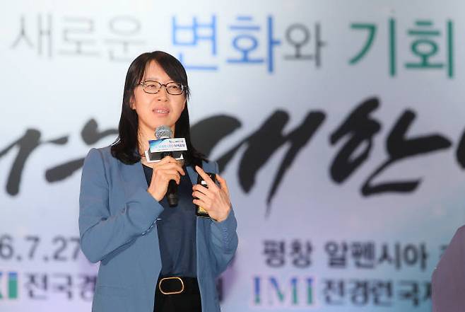 박명순 SKT미래기술원 원장이 `인공지능 시대`를 주제로 발표했다.