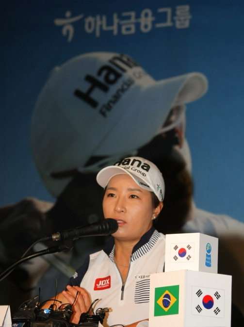 박세리(39)가 27일 서울 명동의 KEB하나은행 대강당에서 기자회견을 가졌다. 사진제공=하나금융그룹