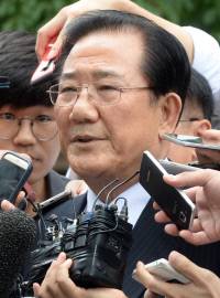 국민의당 박준영 의원이 1일 구속영장실질심사를 위해 서울남부지법에 출석, 기자들 질문에 답하고 있다. 김정근 기자