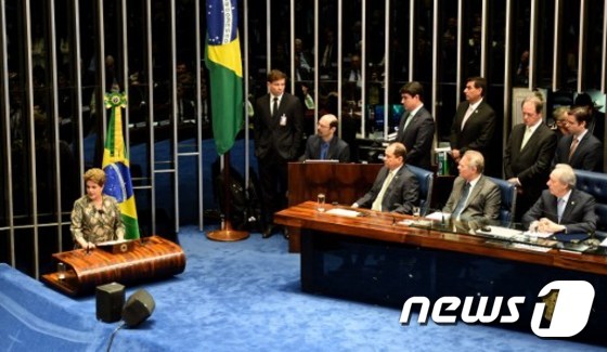 브라질의 지우마 호세프 대통령이 29일(현지시간) 상원에 출석해 최종변론을 펼치고 있다. © AFP=뉴스1