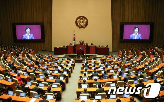 추미애 더불어민주당 대표가 6일 서울 여의도 국회에서 열린 본회의에서 교섭단체 대표연설을 하고 있다. 2016.9.6/뉴스1 © News1 허경 기자