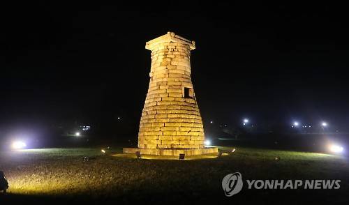 (경주=연합뉴스) 김준범 기자 = 12일 오후 규모 5.8의 지진이 발생했지만 경북 경주 첨성대에는 피해가 없는 것으로 알려졌다. 2016.9.12 psykims@yna.co.kr