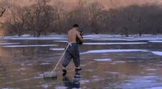 김기덕 감독은 자신의 영화 ‘봄 여름 가을 겨울 그리고 봄'과 ’아리랑'에 배우로 출연했다.